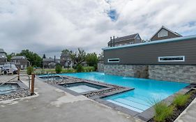 Condo Climatise Pres Du Mont Sainte-Anne Avec Parc Aquatique, Piscine, Spa, Gym, Arcades Et Billard !